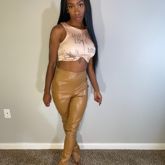 Love Graphic cropped top - Picture 3 of 13